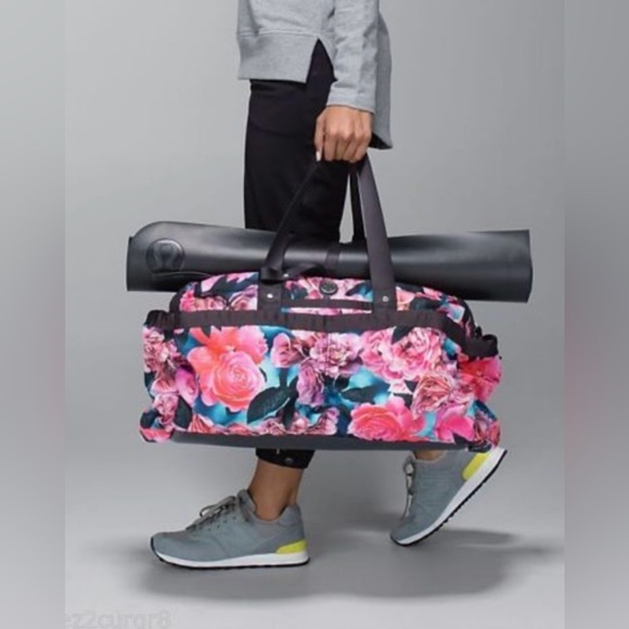 lululemon athletica Handbags - Lululemon Athletica Women’s Yoga On the Fly Duffel Travel Bag / Secret Garden